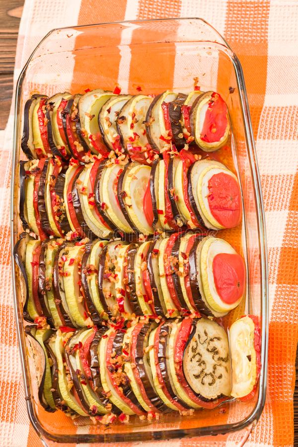 “火狐电竞平台”美队寡姐有望第9次合作!在新版“恐怖小花”中饰演情侣(图4) 火狐电竞