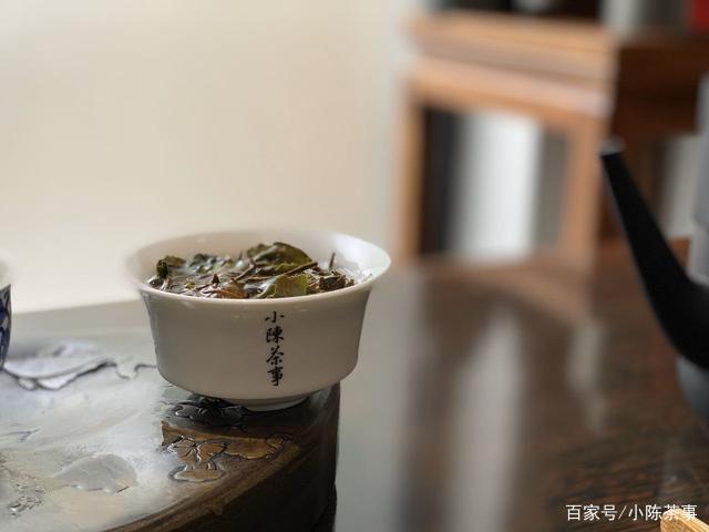 大衣要配高领毛衣_火狐电竞(图2) 火狐电竞