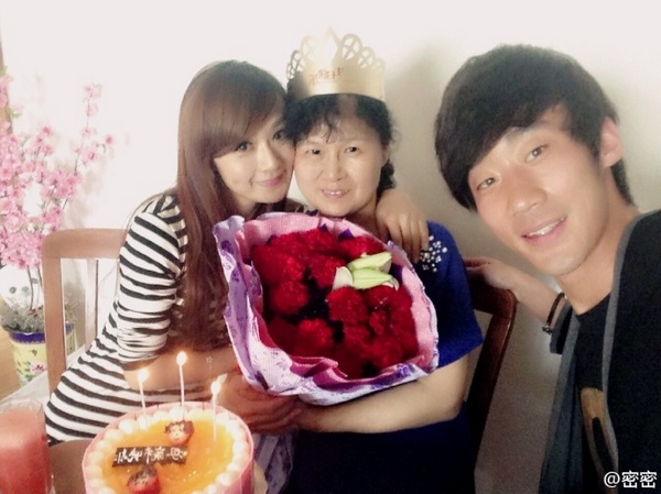 火狐电竞平台_同色系穿搭,时髦又简单!(图1) 火狐电竞官网