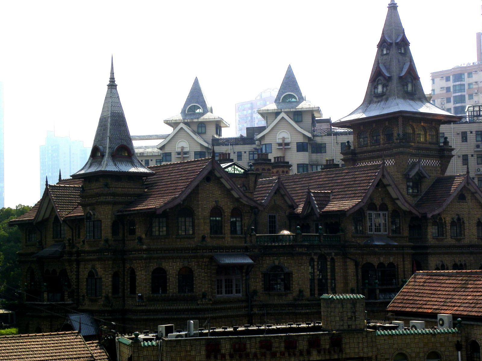 【火狐电竞平台】《游戏规则》受封“最受欢迎热血动作片” 高希希携主创亮相“微博电影之夜”(图1) 火狐电竞官网