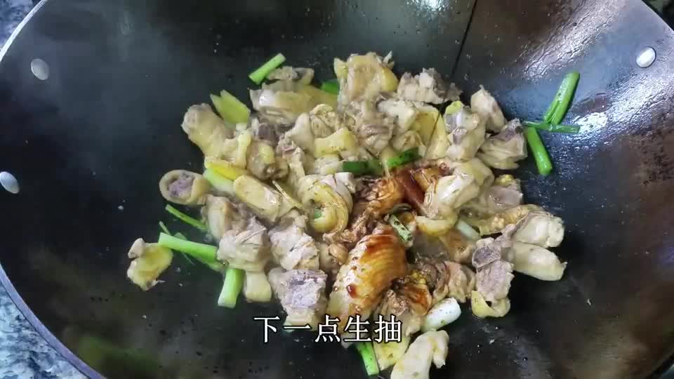 火狐电竞平台:经期长痘是内分泌波动惹的祸(图2) 火狐电竞平台